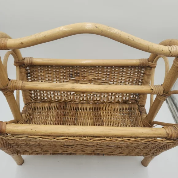 Vintage wicker Bamboo Rattan Magazine Rack basket Heart Shape